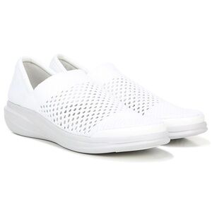 New In Box! Size 7 WIDE Bzees Charlie Women's White Slip On Mesh Sneakers